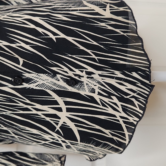 JTLA California Women's Black and Cream/Tan Monotone Forest Print Top Size SP - Picture 3 of 12